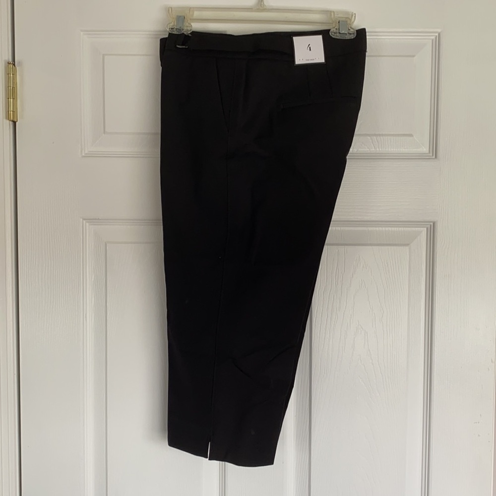 NWT White House Black Market Pedal Pusher Crop Sz 4